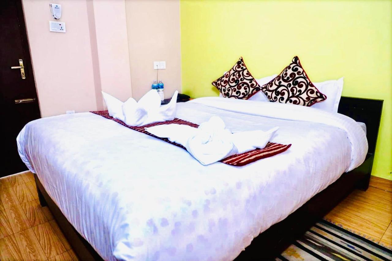 Hotel Donosti Pokhara Eksteriør bilde